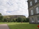 Edimbourg - Holyrood palace (vue sur Arthur's seat)
